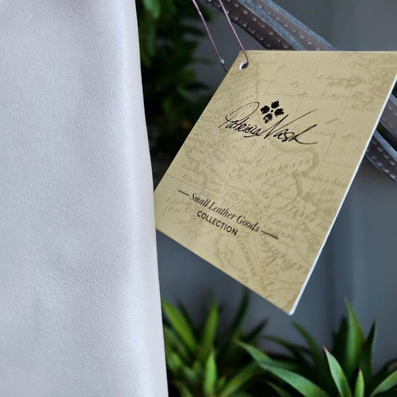 Patricia Nash wristlet/clutch - Picture 4 of 6